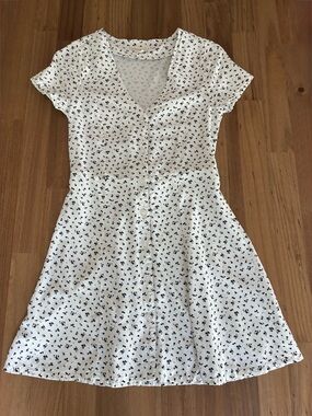 Aeropostale White Floral Mini Dress Black Print V-Neck | Lightweight | Like New